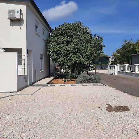 Apartman Bunaric Vir Exterior foto