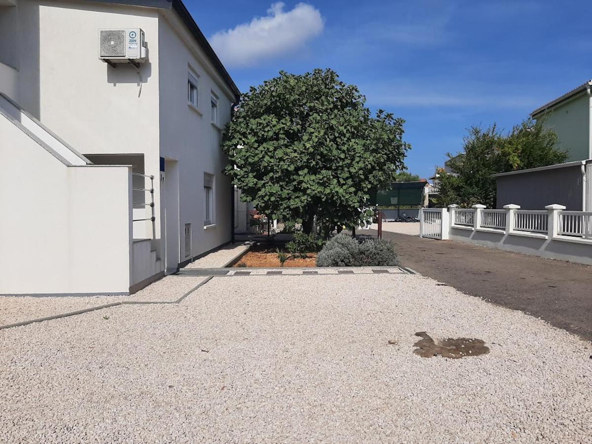 Apartman Bunaric Vir Exterior foto