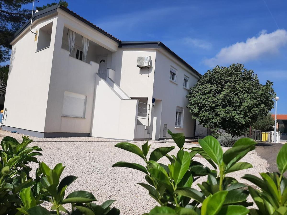 Apartman Bunaric Vir Exterior foto